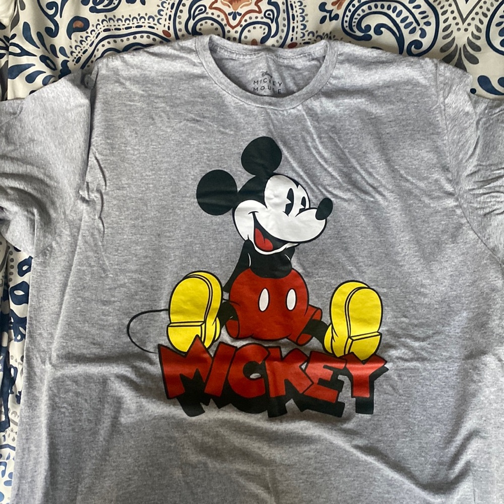 Mens XL Mickey Mouse shirt